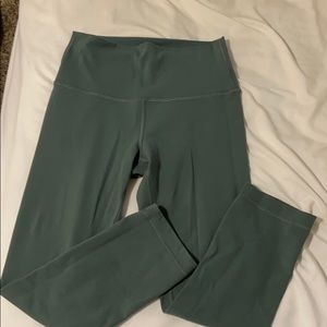 Lululemon Cropped Wunder Under Leggings